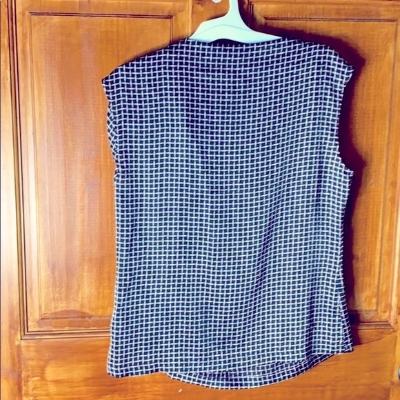 Woman's blouse - Picture 2 of 6